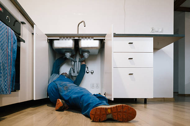 Professional Emergency Plumber technician working in Portsmouth, OH